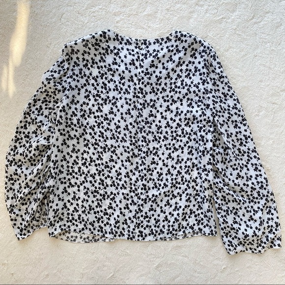 Tibi black white ditsy floral adjustable ruched sleeve blouse viscose size 8 - Picture 6 of 10